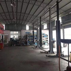 南陽(yáng)市工業(yè)南路皓運(yùn)汽修廠