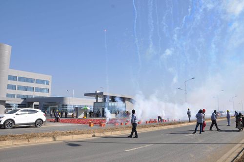 長(zhǎng)久中置軸車輛運(yùn)輸車夯實(shí)gb1589新國(guó)標(biāo),滁州喬遷新廠辦公