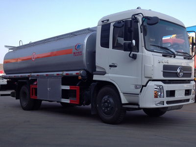 東風(fēng)商用車(chē)小三軸運(yùn)油車(chē) 19.6噸 滁州運(yùn)輸?shù)膶?zhuān)業(yè)選擇